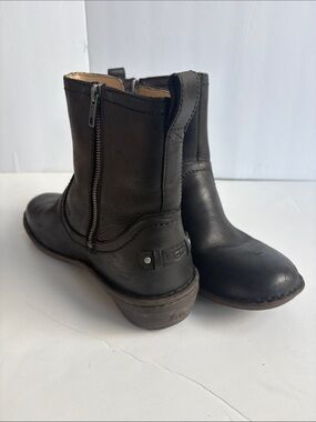 UGG black Neevah ankle side zip boot moto boot w sherpa lining leather